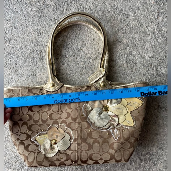 COACH Bleeker tote in signature floral EUC absolutely gorgeous inside and out - Picture 12 of 16